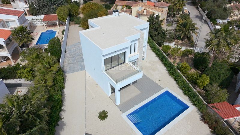 Foto f26cbf3b-fa61-4c08-8a6d-2874ce7d8bd9. Chalet dans carrer del pi 9 dans La Fustera Benissa