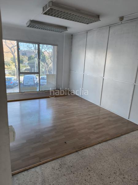 Foto 618c49e2-7b0e-4f1d-9c27-2ff526a37158. Location local commercial dans Sant Andreu de Palomar Barcelona