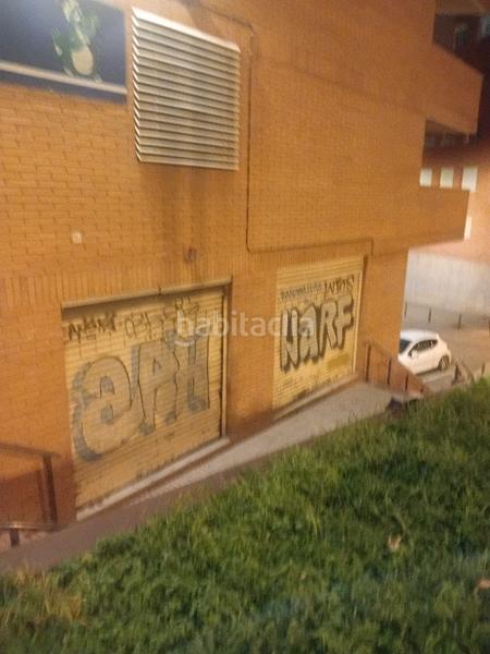 Foto f9d2a3f7-3709-460b-8052-27cd85e92832. Location local commercial dans Porta Barcelona