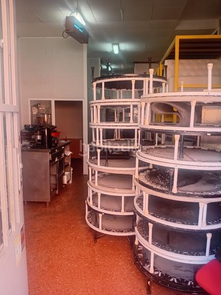 Foto 699903fd-704e-4824-9d23-4fccf240d1a2. Lloguer local comercial a Porta Barcelona