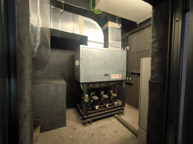 Foto c7d2bf2a-1c8d-4c31-a505-ce02df4d1216. Lloguer local comercial a Porta Barcelona