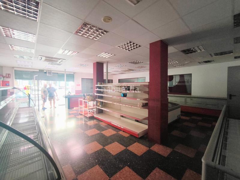 Foto f107e3f3-e549-4163-9f48-c3070365fcb1. Lloguer local comercial a Porta Barcelona