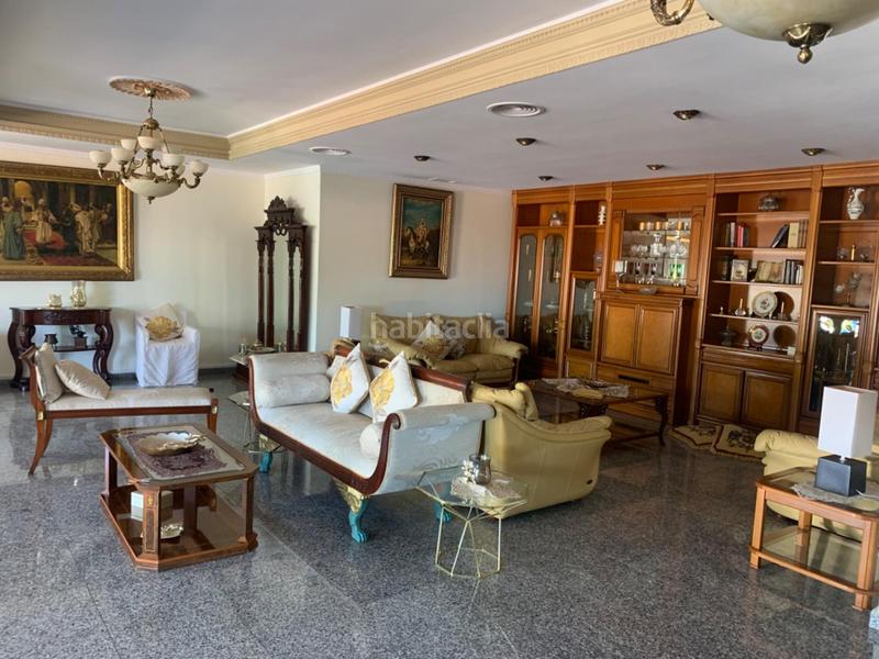 Foto 39525acc-3c1d-4931-835e-07f32bb11a2e. Chalet mit parking pool in Zona Centro Comercial Torrequebrada Benalmádena