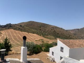 Casa  Barrio pedanía de alcaucin. Casa típica andaluza en venta  ideal para disfrutar del sol y la