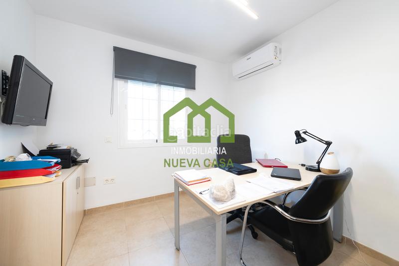 Foto e1bc4903-242a-4fb6-b1b7-fbd09fd29928. Chalet con camino riscaldamento parcheggio piscina in Alhaurín de la Torre