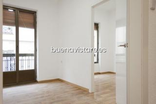 Alquiler Piso  Calle san cosme y san damian. Piso exterior de 2 habitaciones en antón martín