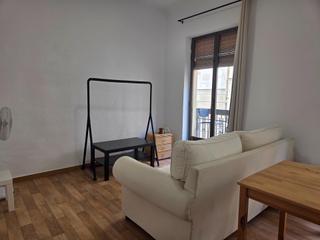 Location Appartement  Calle san cosme y san damian. Piso exterior de 2 habitaciones en antón martín
