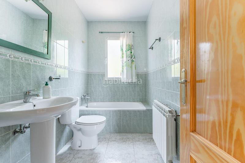 Foto cde626f1-81d2-4b6e-b171-fdeec6337ce8. Chalet avec chauffage parking dans Fuentenovilla