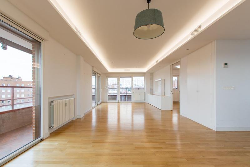 Foto 6ab4d198-fa8e-4bc0-a525-4a95dd2420a5. Rent flat with pool in Hispanoamérica-Bernabéu Madrid