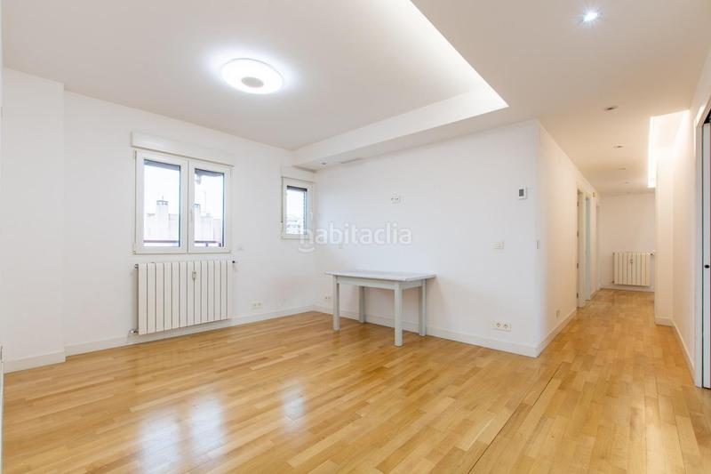 Foto e3286c32-be14-45ff-a60a-41c4a41f2783. Rent flat with pool in Hispanoamérica-Bernabéu Madrid