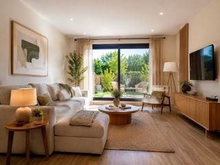 Casa aparellada a Colmenar del Arroyo. Chalet pareado de nueva promoción con parcela privada