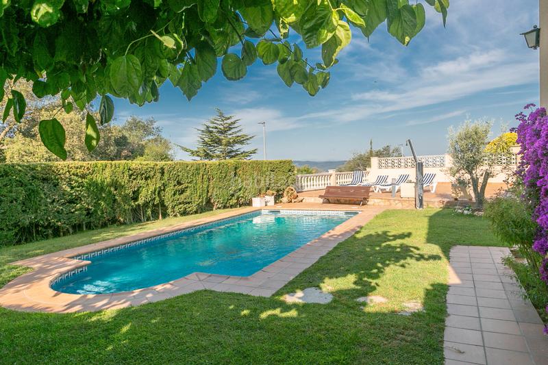 Foto d1c8dd72-2a45-44ff-8906-999b3cfc7dc9. Chalet in calle de ramón llull 74 in residencial Begur-esclanyà Begur