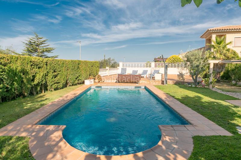 Foto f9e277d9-6fa4-4666-a390-bcc74e893323. Chalet in calle de ramón llull 74 in residencial Begur-esclanyà Begur