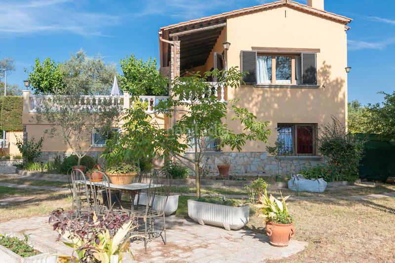 Foto 50ed315f-3b27-4ae0-b789-b45a628e9cfd. Chalet in calle de ramón llull 74 in residencial Begur-esclanyà Begur