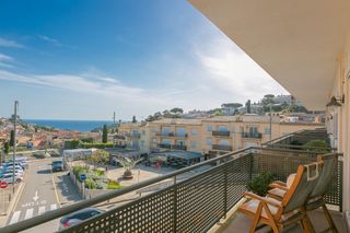 Piso en Carrer lluís miró i plaja 6. Apartamento con vistas al mar y al castillo idealmente situado e