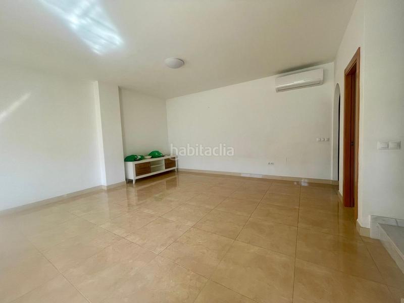 Foto fdd17d33-8153-48ea-a522-0db03b0efbb4. Lloguer casa adossada amb calefacció aparcament a Fuengirola