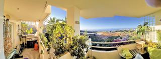 Apartament a Calahonda. Fantástico apartamento en esquina con vistas impresionantes al m