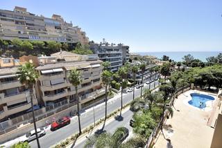 Casa aparellada  Avenida de la estrella del mar. Fantástica casa chalet en torrequebrada con vistas al mar