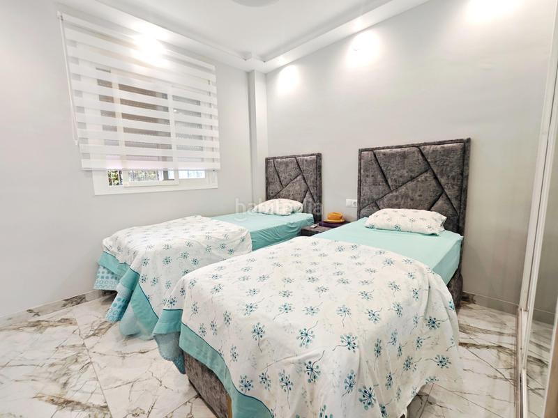 Foto 481eee62-49bd-4090-aa9f-7020d7a262ce. Alquiler planta baja alquiler temporada piso 2 dormitorios, 1 baño, terraza con vistas, piscina y garaje costa en Mijas