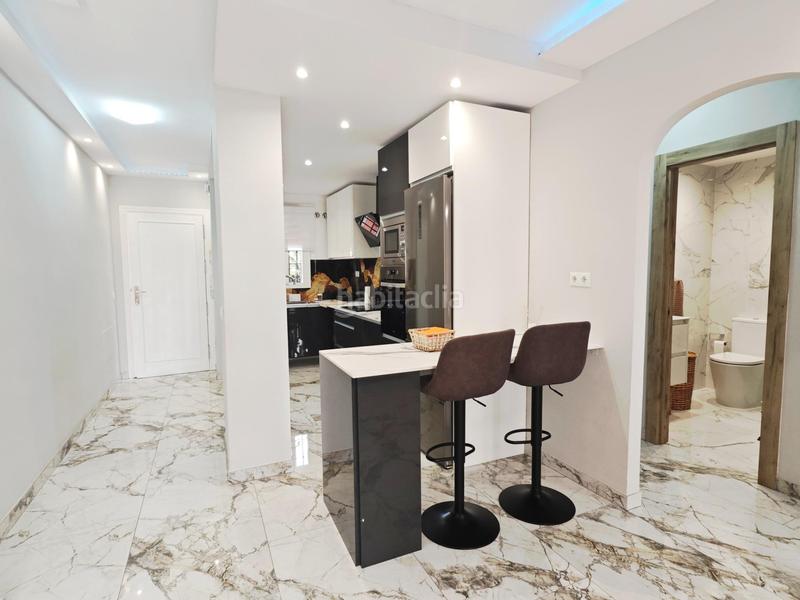 Foto f9c3ed8d-d336-4067-8ebf-96b61d3a3e37. Alquiler planta baja alquiler temporada piso 2 dormitorios, 1 baño, terraza con vistas, piscina y garaje costa en Mijas