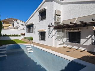 Haus  Calle del agua. Magnifica villa situado en fuengirola, en la zona sohail.
