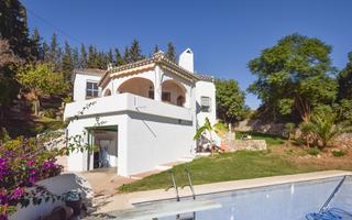 Rent Chalet in Campo de Mijas. Villa en alquiler de larga temporada con piscina y garaje en el