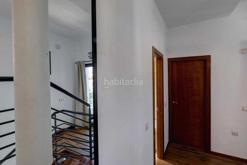 Foto cc8fb3fe-5d19-41cf-841c-6a670fed44b9. Xalet amb aparcament piscina a Solymar Benalmádena