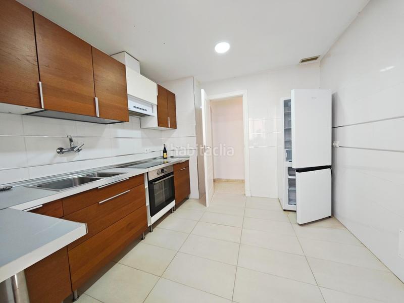 Foto 2c8b8591-a8cc-42e2-b22e-55f58cf8f780. Lloguer pis amb calefacció aparcament a Puerto Deportivo Fuengirola