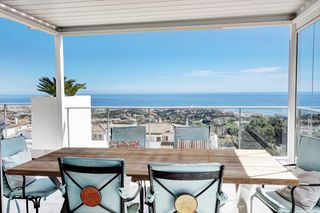 Àtic a Calle menta. Atico moderno de esquina con vistas panoramicas al mar y centric