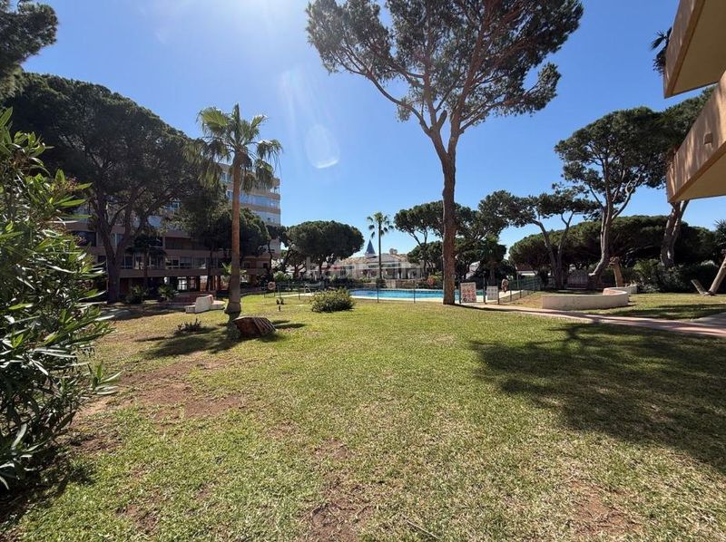 Foto 0168f169-68af-4b2a-bd59-0aa1a26c8f5a. Pis amb piscina a Calahonda Mijas