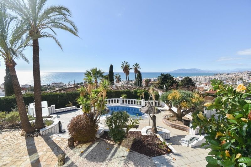 Foto b3d6dbdc-5870-44c7-93ca-88f9e6d07deb. Xalet amb calefacció aparcament piscina a Lo Cea Rincón de la Victoria