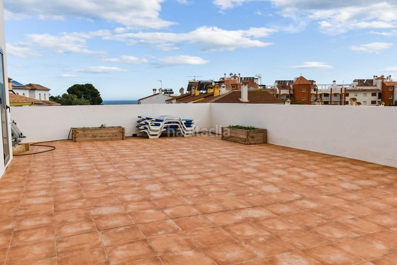 Foto 3a50cfd3-df51-4289-90a4-65e98c945254. Casa adossada amb calefacció aparcament piscina a Fuengirola