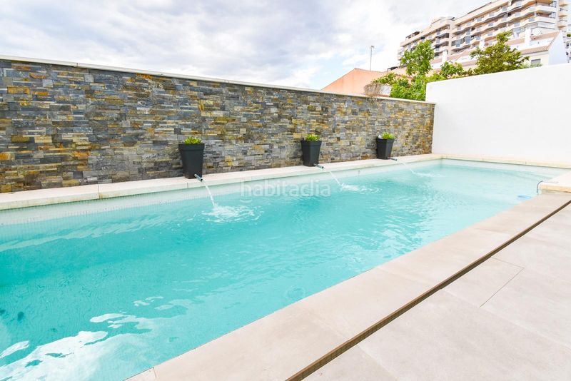 Foto 6baac9c9-d84f-40a5-8527-32fd191812e8. Casa adossada amb calefacció aparcament piscina a Fuengirola