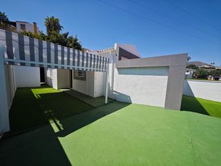 Chalet en Torreblanca del Sol. Villa en torreblanca urbanización con piscina de una sola planta