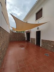 Chalet en Los Pacos. Chalet individual muy amplio en la zona baja de los pacos con ga
