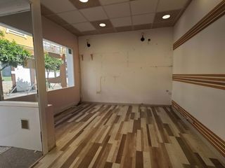 Lloguer Local Comercial a Puerto Deportivo. Local comercial en alquiler en pleno centro de fuengirola