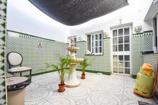 Edifici a Campo de Mijas. Edificio en venta, 2 garajes, 2 pisos, terraza solarium, en las