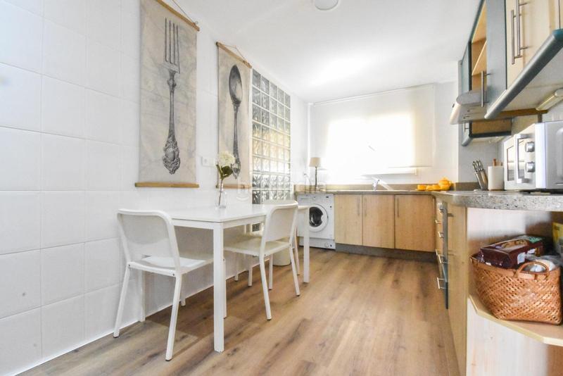 Foto 2630d13c-1c77-4b55-99b8-7b768b8aa1da. Alquiler apartamento alquiler piso 2 dormitorios primera linea playa en centro en Fuengirola