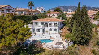 Affitto Chalet in Torreblanca del Sol. Luminosa villa con vistas al mar en torreblanca, piscina y garaj