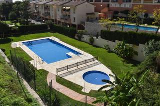 Lloguer Apartament a Zona Centro Comercial Torrequebrada. Se alquila en torrequebrada piso 1 dormitorio con garaje y terra