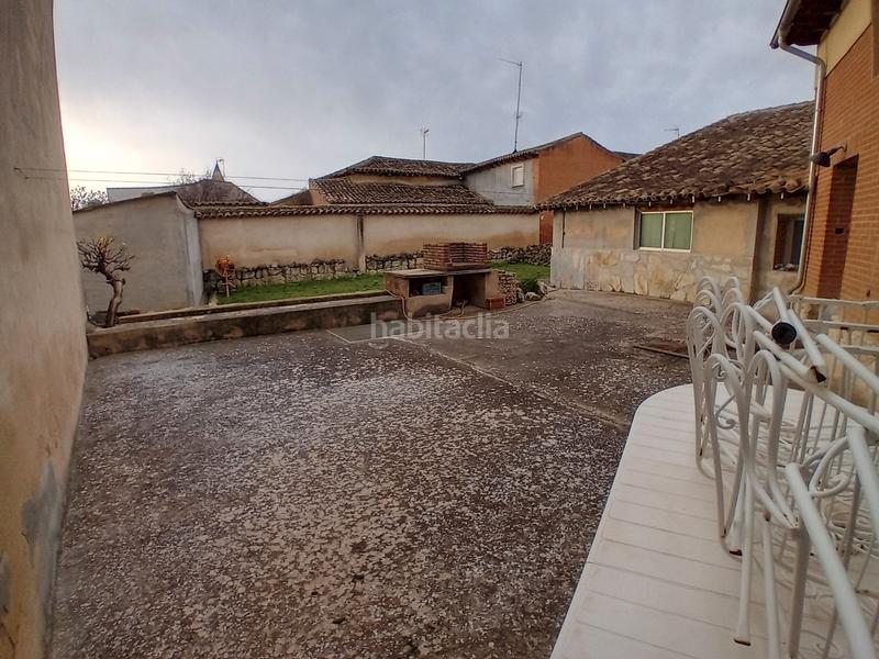 Foto a50f53b3-0f2e-4c1b-aa5d-eaf3f6eb7fac. Casa adossada amb aparcament a Castromocho