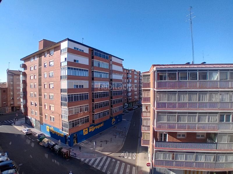 Foto dd90cb1a-55c9-41c4-bade-10fa32571b9a. Pis amb calefacció aparcament a Ave María Palencia