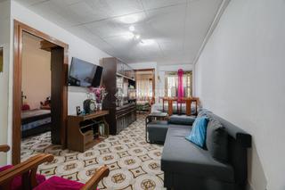 Etagenwohnung in Llatí. Piso en venta en santa coloma de gramenet