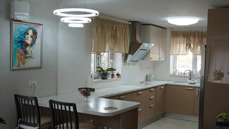 Foto 86cc8a7f-78fa-4d96-b233-660c37b4a62c. Xalet amb xemeneia calefacció aparcament piscina a Eliana (l´)