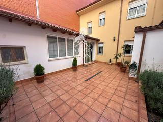 Maison jumelée  León martín granizo. Casa reformada con patio de 65m en zona de máxima expansión de l