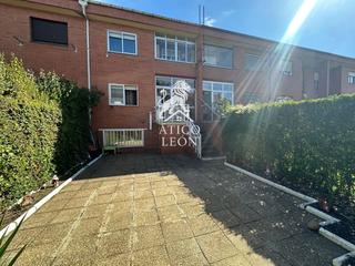Casa adossada  La molinera. Estupendo chalet adosado con patio en trobajo del camino  barrio