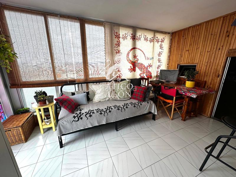 Foto 58ac0d42-3934-42ef-9225-a4cd1f6938f8. Penthouse with heating in Trobajo del camino