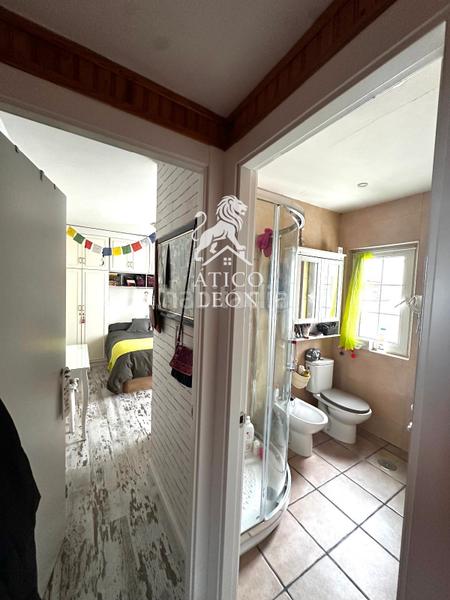 Foto e588b336-b7fa-4c65-ba00-65eade338e4b. Penthouse with heating in Trobajo del camino