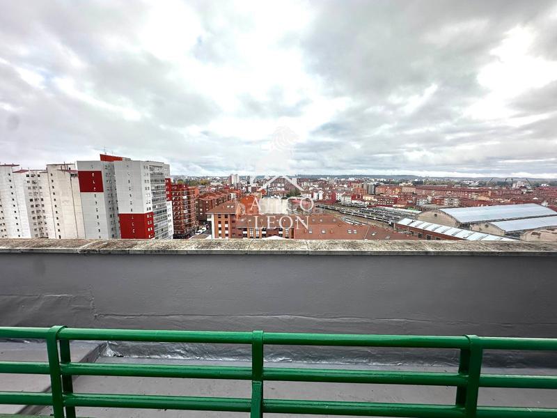 Foto e58e5f38-576e-42e6-a627-59784f3a7f35. Penthouse with heating in Trobajo del camino