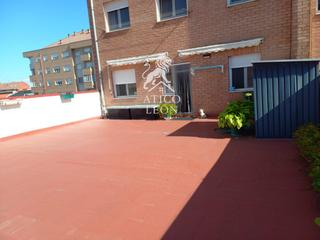 Pis  Párroco pablo díez. Amplio y luminoso piso de 3 habitaciones con patio privado de 80